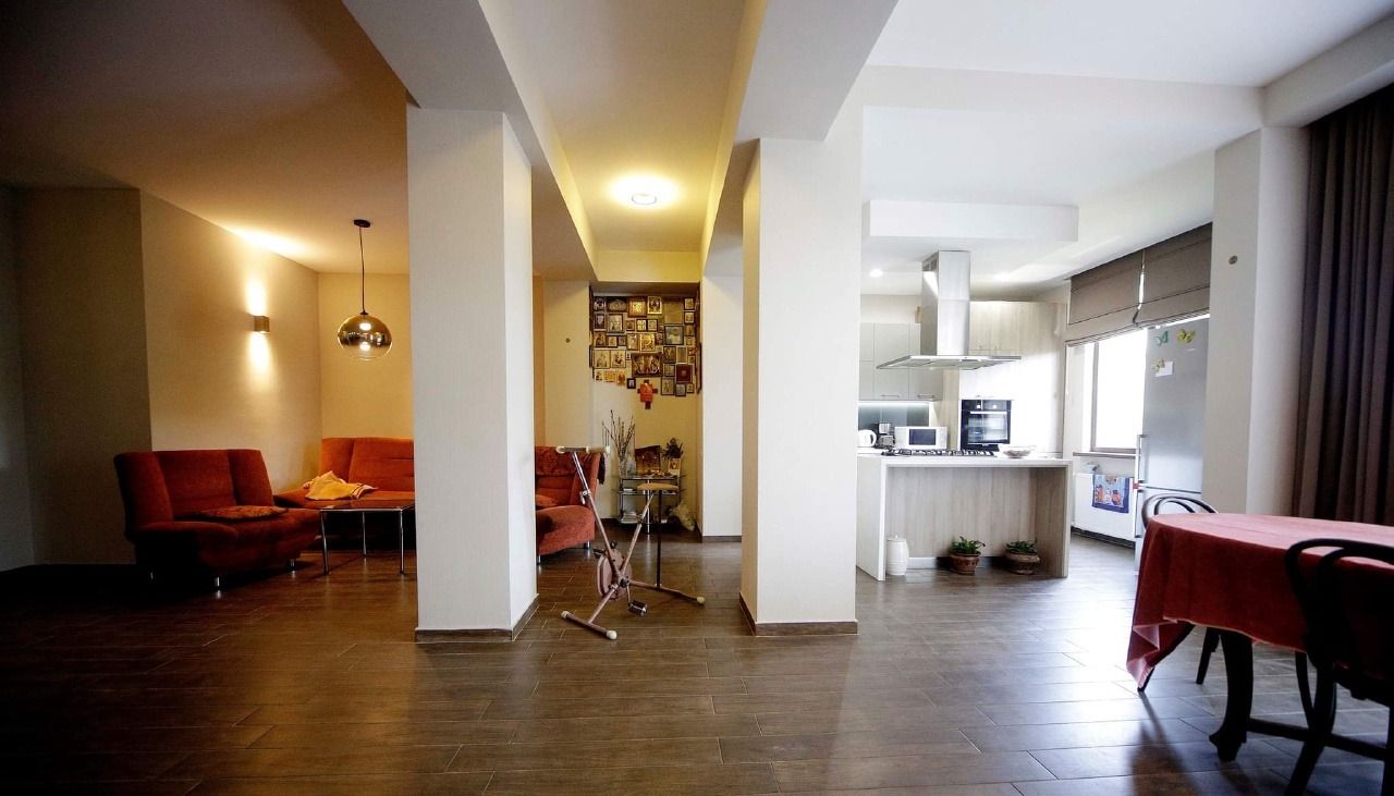 Appartement à Tbilissi, Géorgie, 210 m2 - image 1