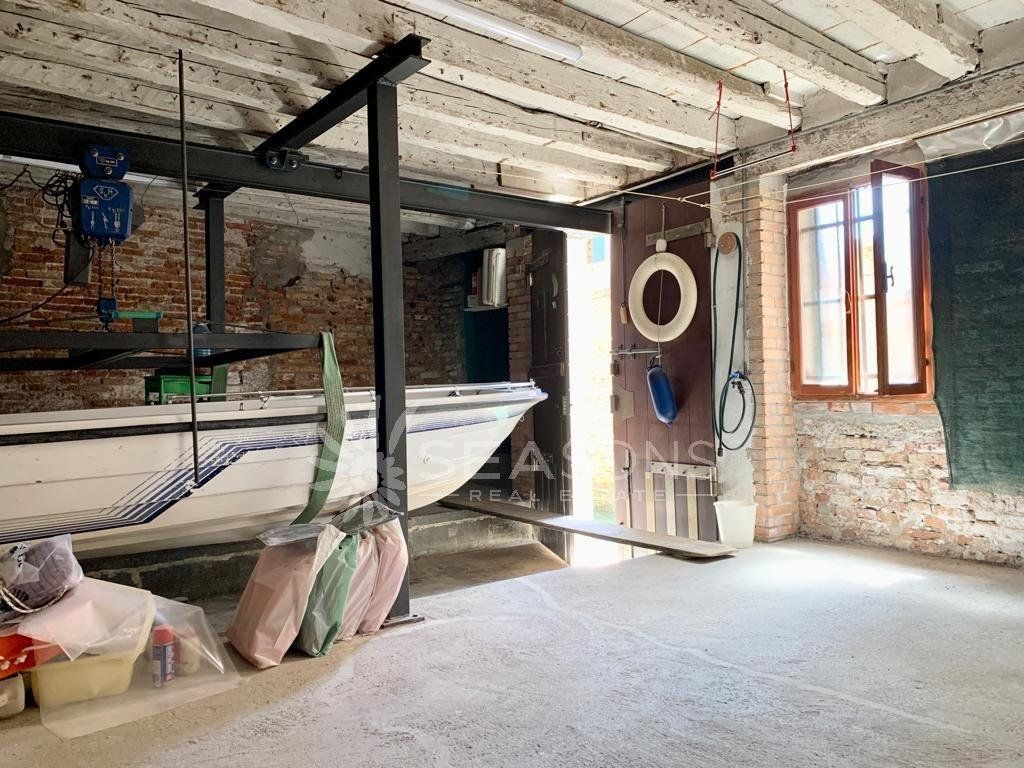 Industrial in Venice, Italy, 55 sq.m - picture 1