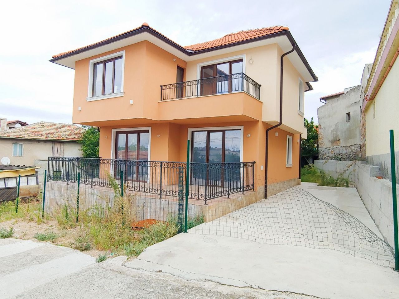 House in Chernomorets, Bulgaria, 205 sq.m - picture 1