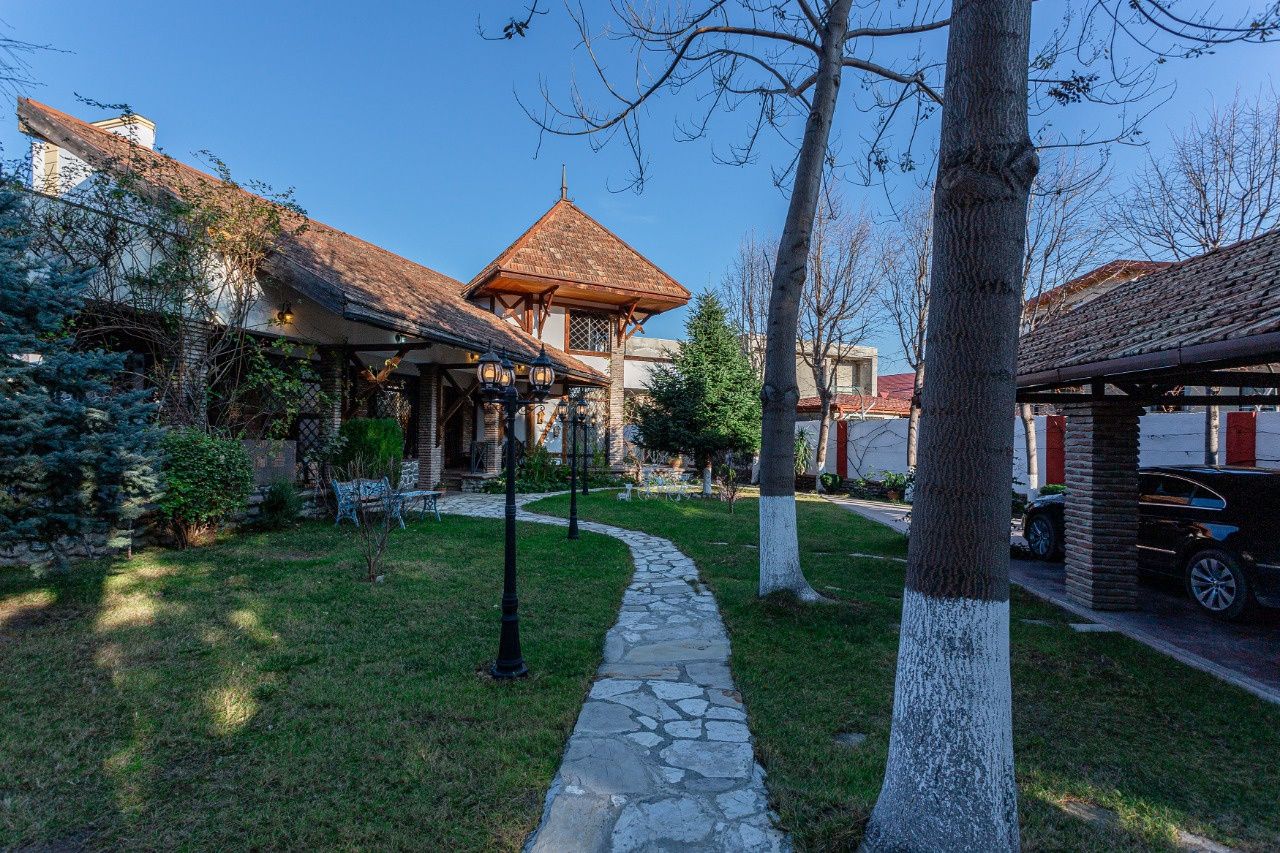 Casa en Tbilisi, Georgia, 450 m2 - imagen 1