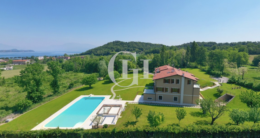 Apartment on Lake Garda, Italy, 192 sq.m - picture 1