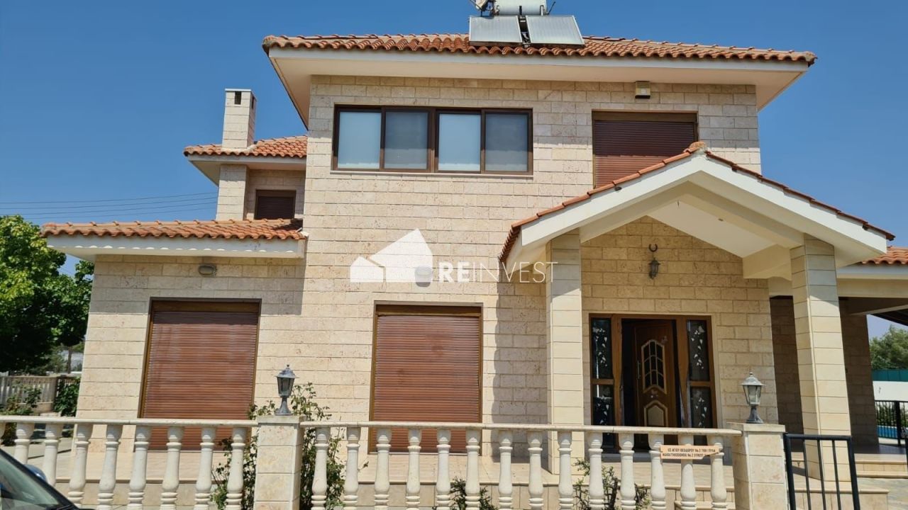 House in Larnaca, Cyprus, 300 sq.m - picture 1