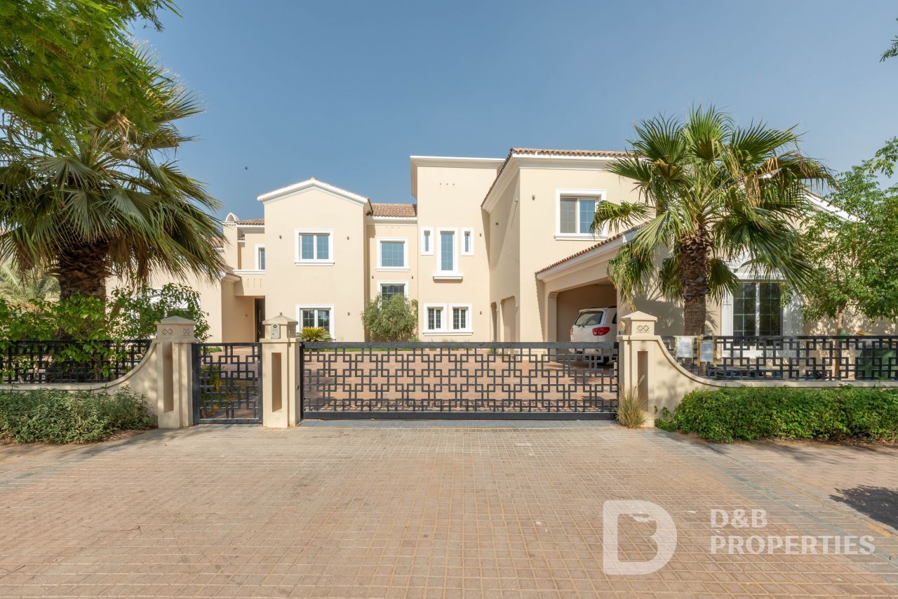 Villa in Dubai, UAE, 1 685 sq.m - picture 1