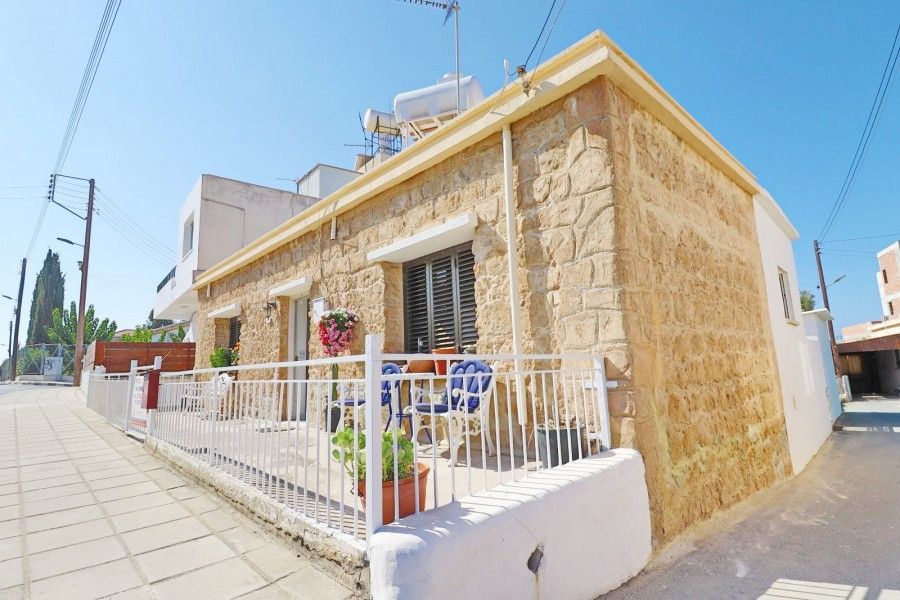 Bungalow in Paphos, Cyprus, 80 sq.m - picture 1