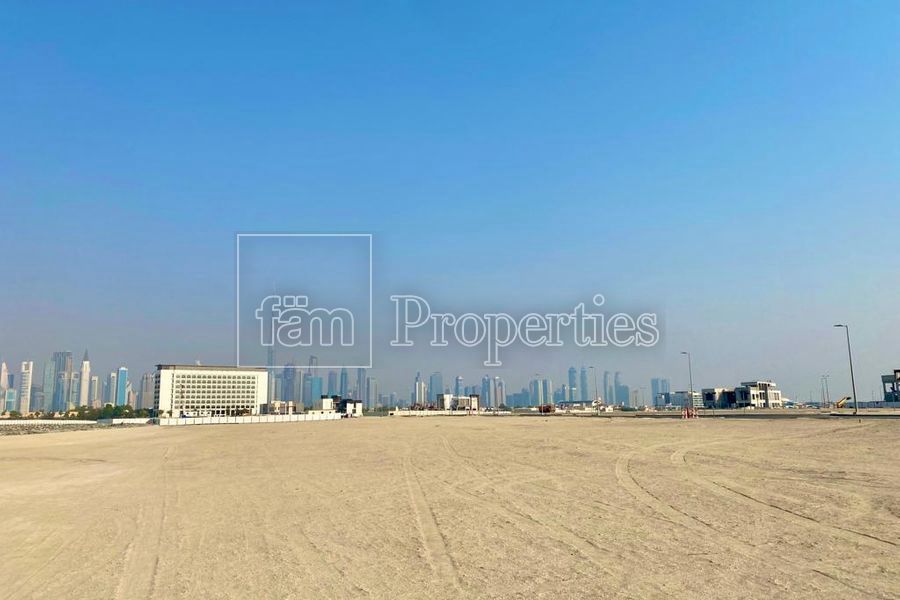Land in Dubai, UAE, 989 sq.m - picture 1
