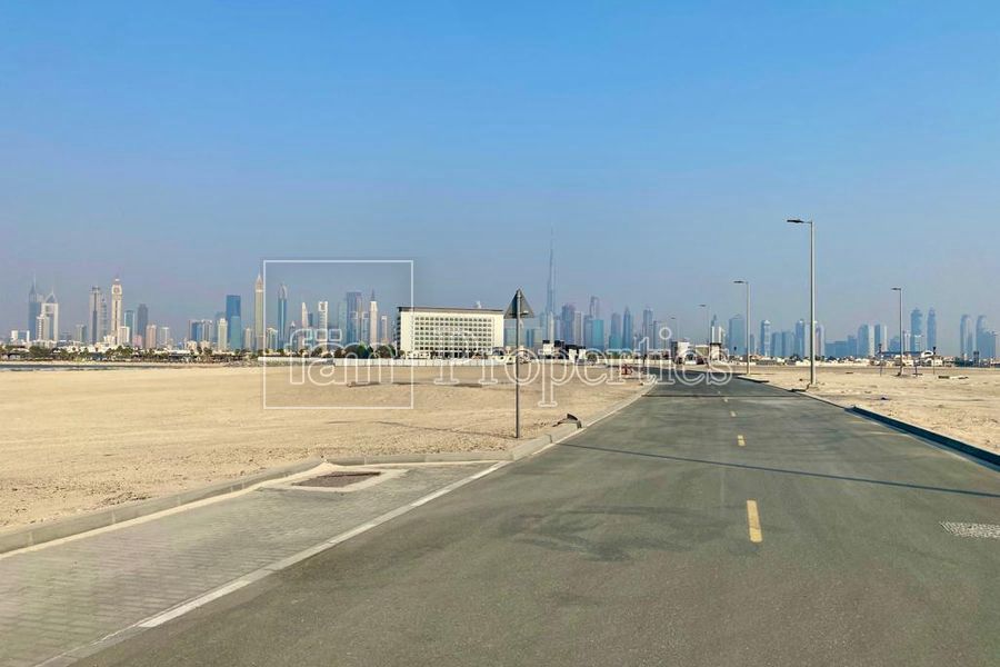 Land in Dubai, UAE, 757 sq.m - picture 1