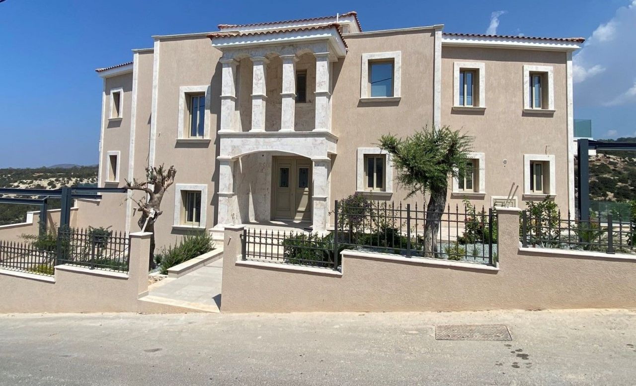 Villa in Paphos, Cyprus, 700 sq.m - picture 1