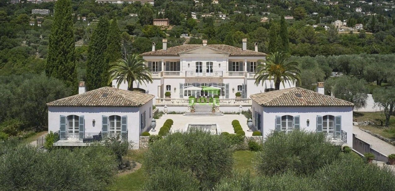 Villa Lazurnyj bereg, France, 1 000 sq.m - picture 1