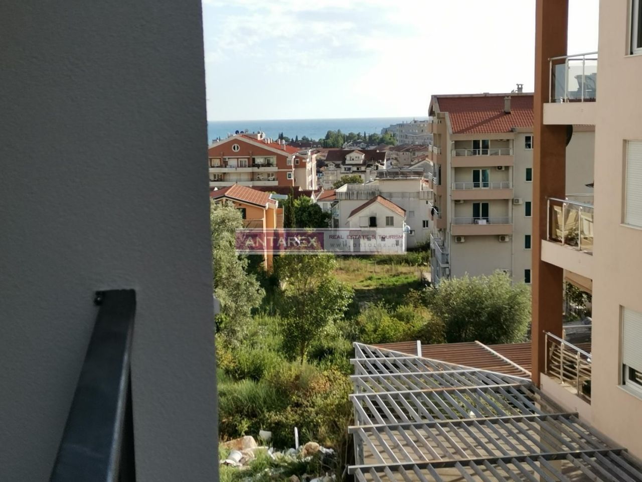 Apartment in Budva, Montenegro, 45 sq.m - picture 1