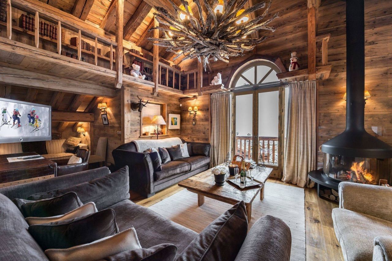 Chalet in Courchevel, France, 400 sq.m - picture 1