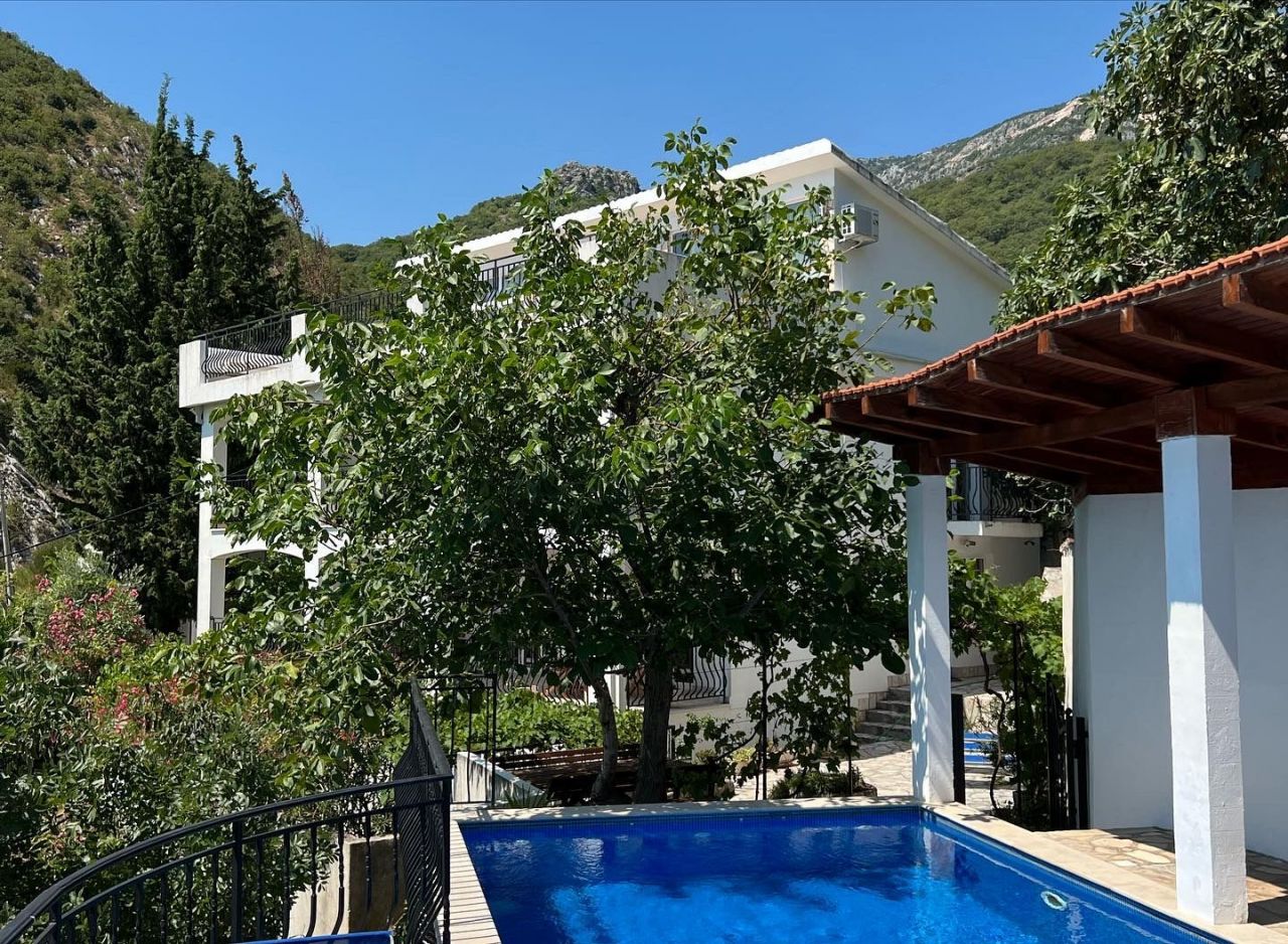 Villa in Becici, Montenegro, 429 m2 - Foto 1