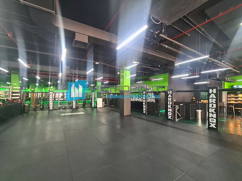 Shop in Dubai, UAE, 221.48 sq.m - picture 1