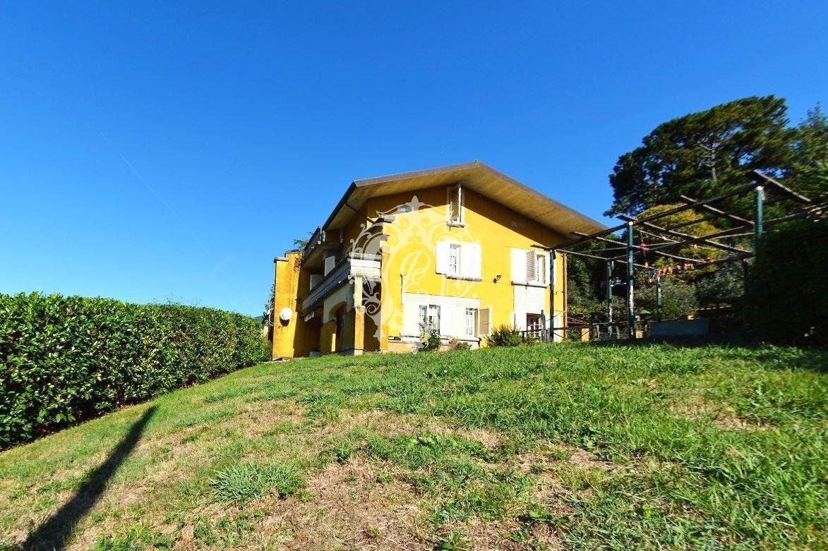 Villa in Camaiore, Italy, 450 sq.m - picture 1