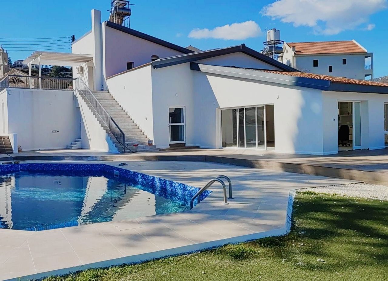 Villa en Limasol, Chipre, 300 m2 - imagen 1