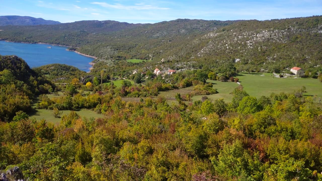 Terrain à Nikšić, Monténégro, 101 499 m2 - image 1