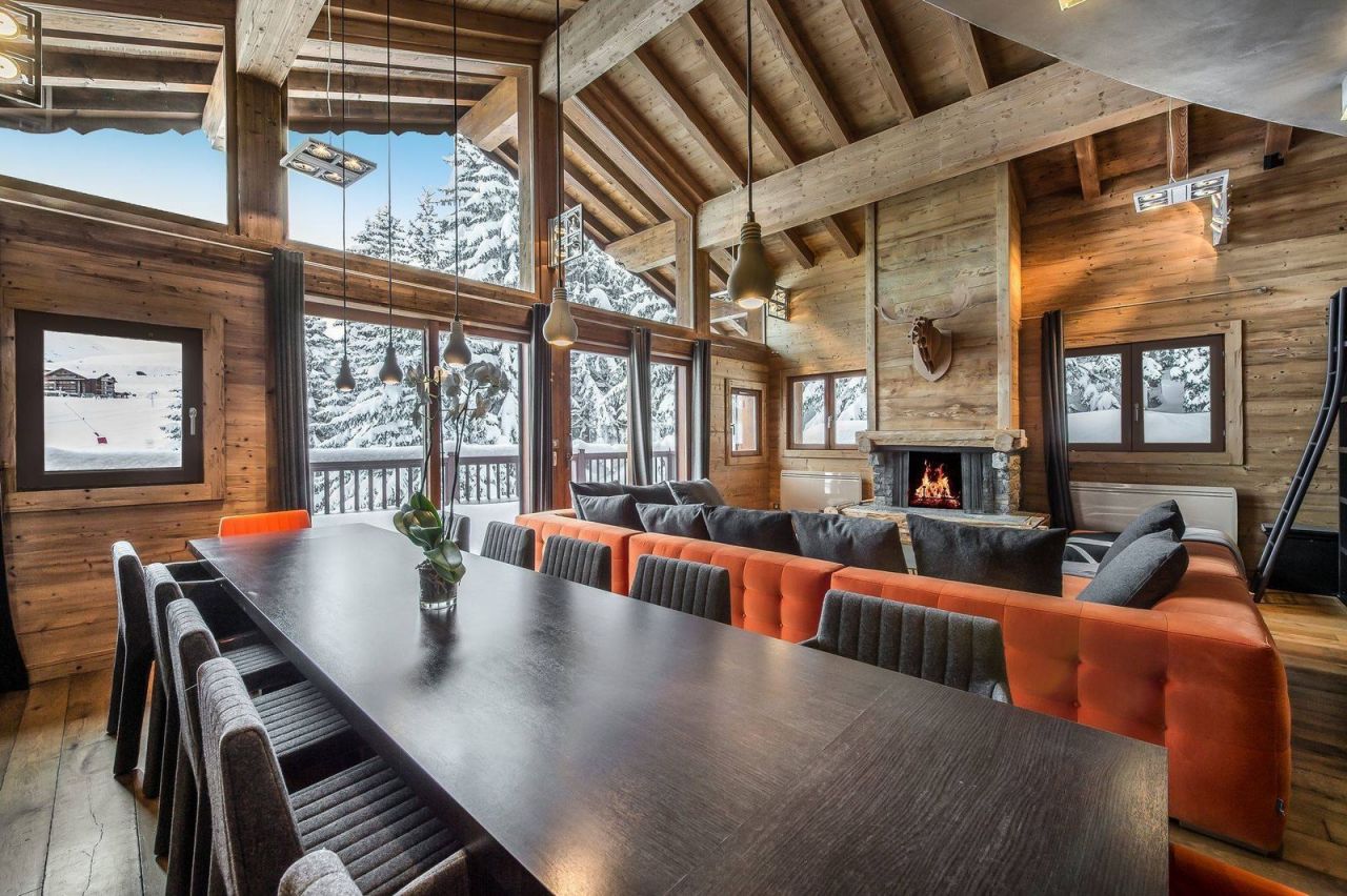 Chalet in Courchevel, France, 320 sq.m - picture 1
