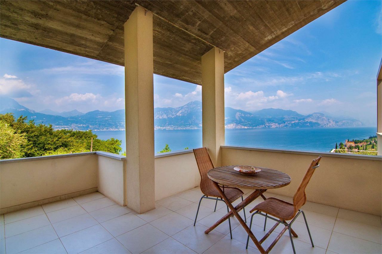 Villa on Lake Garda, Italy, 120 sq.m - picture 1