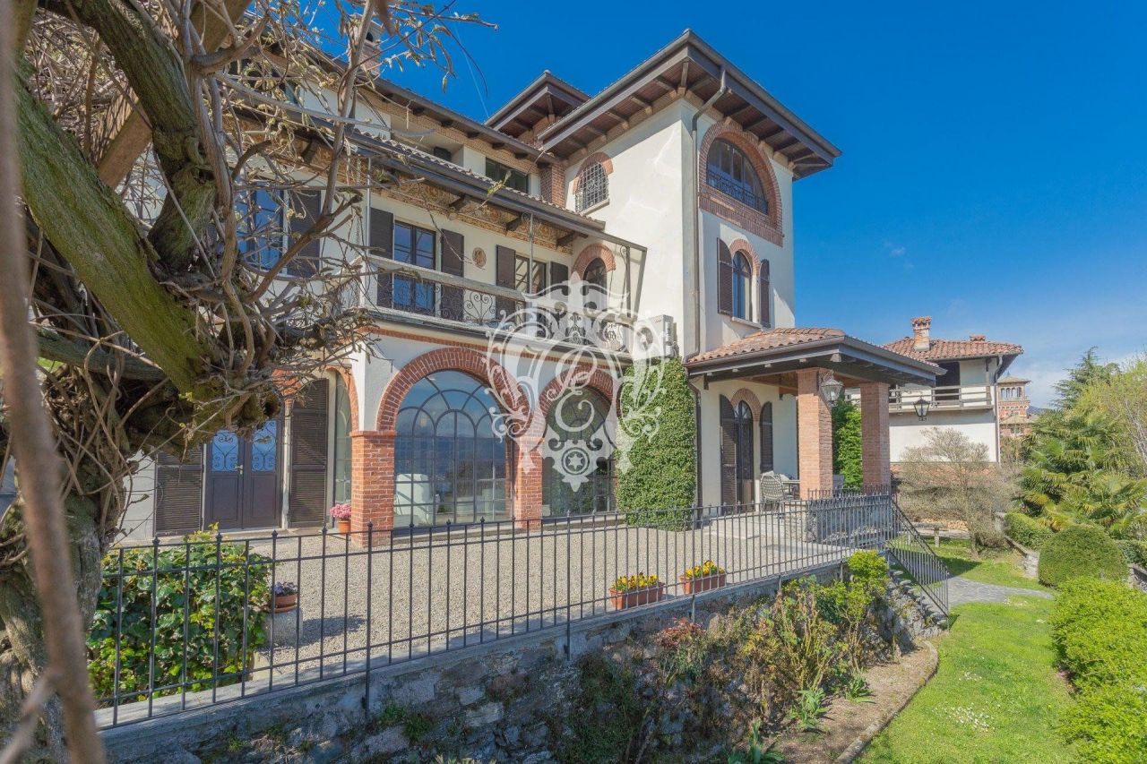 Villa en Stresa, Italia, 600 m2 - imagen 1