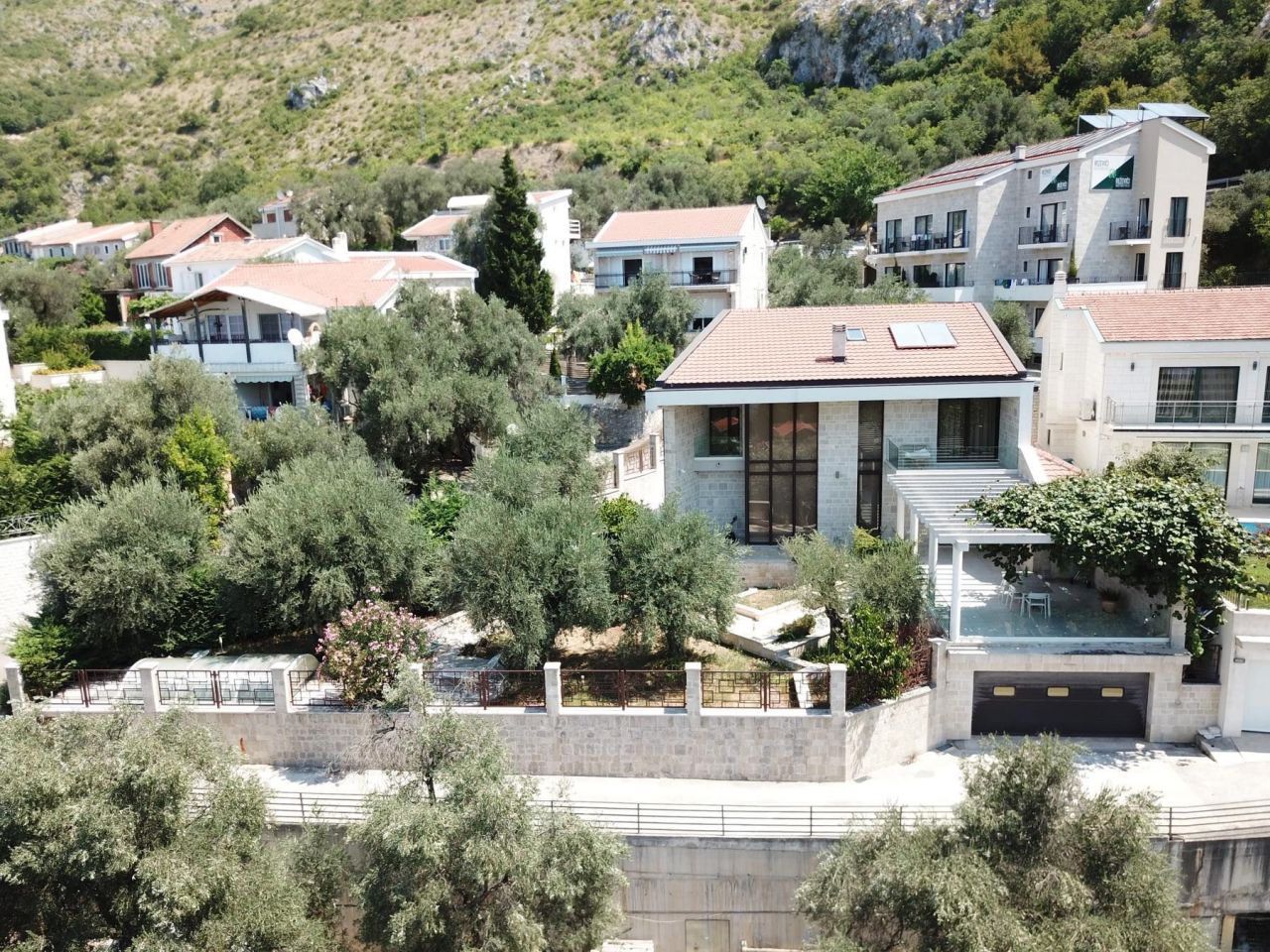 Villa en Budva, Montenegro, 280 m2 - imagen 1