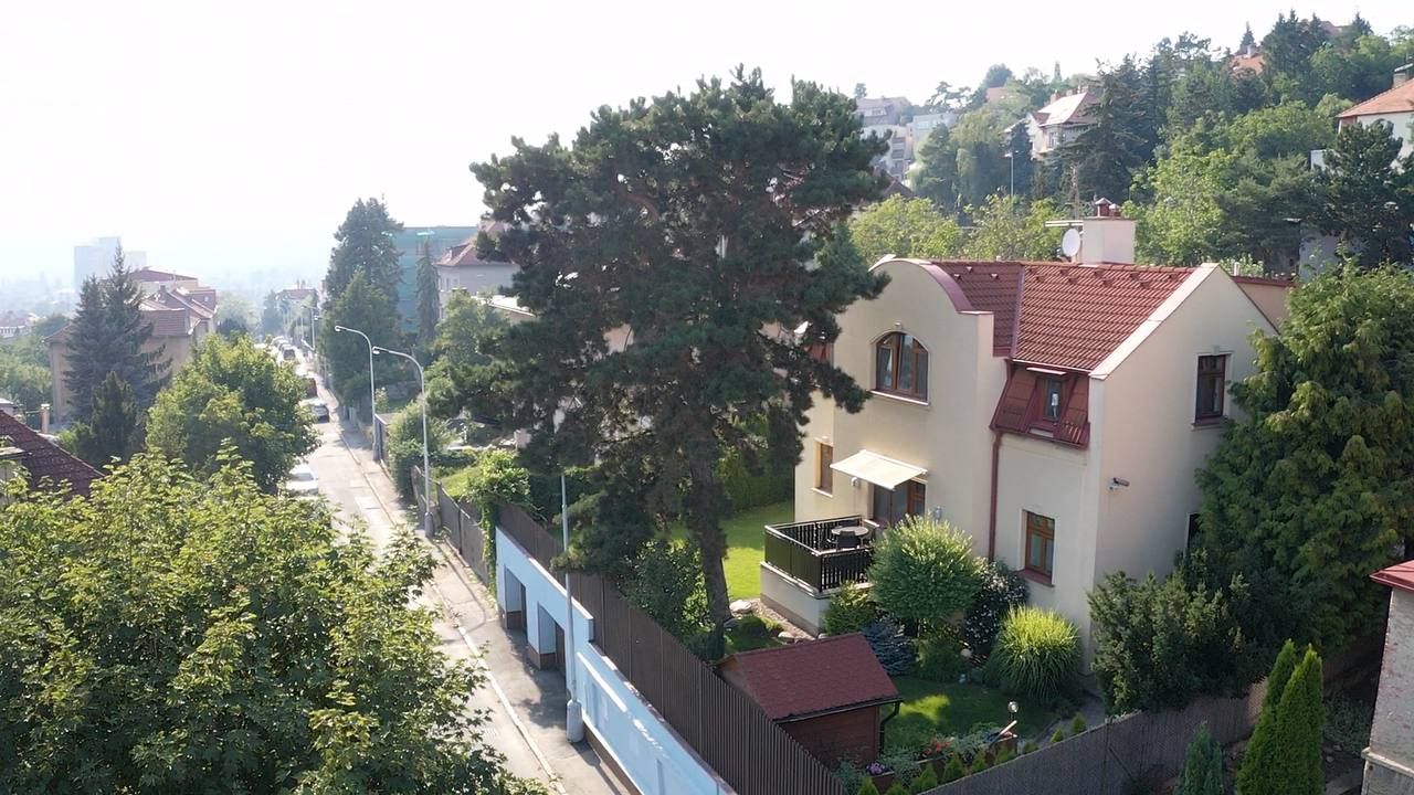Villa in Prague, Czech Republic, 350 sq.m - picture 1