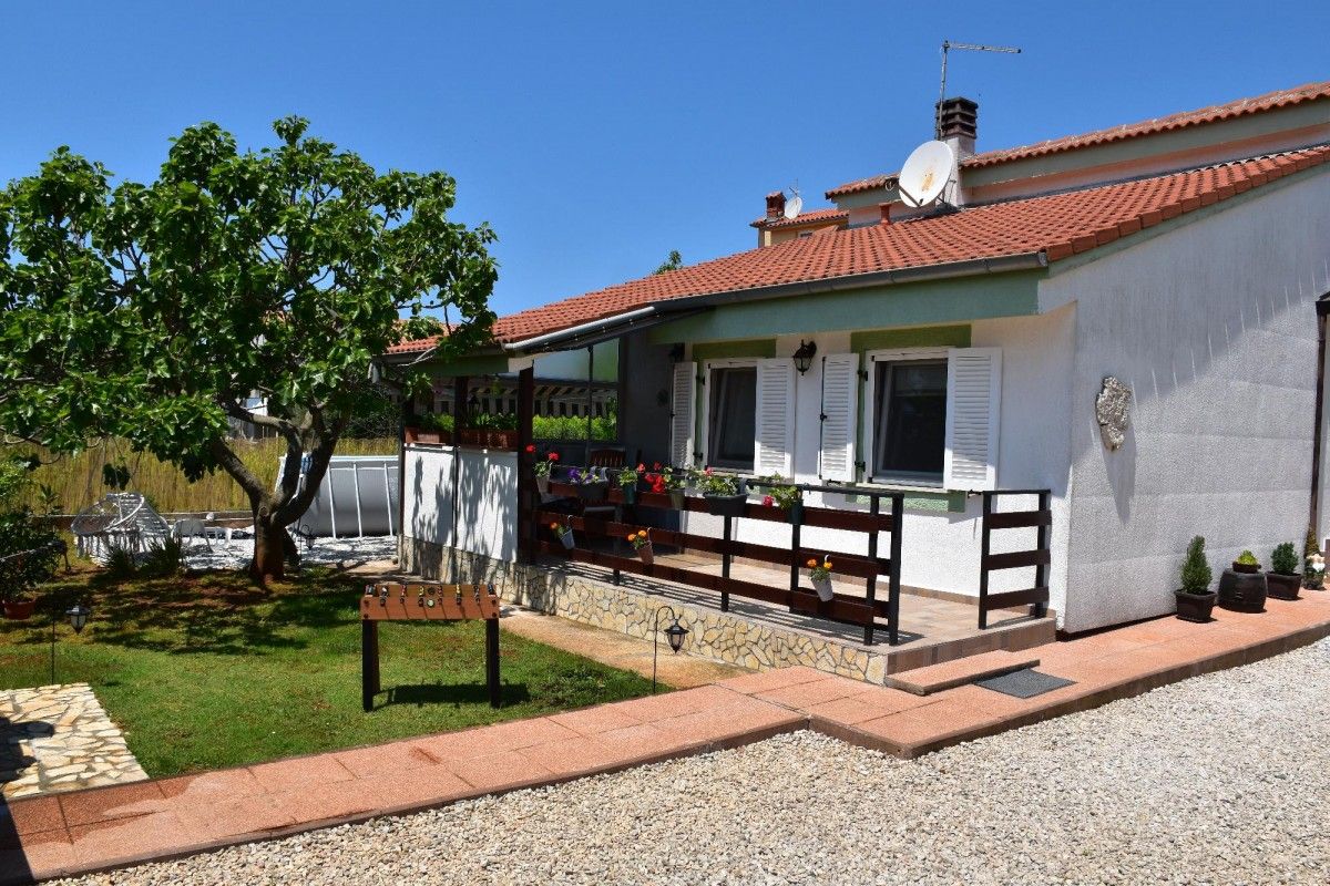 House in Fazana, Croatia, 100 sq.m - picture 1