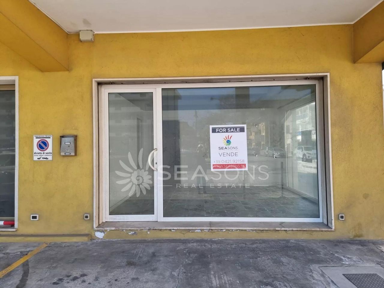 Commercial property in Jesolo, Italy, 62 sq.m - picture 1