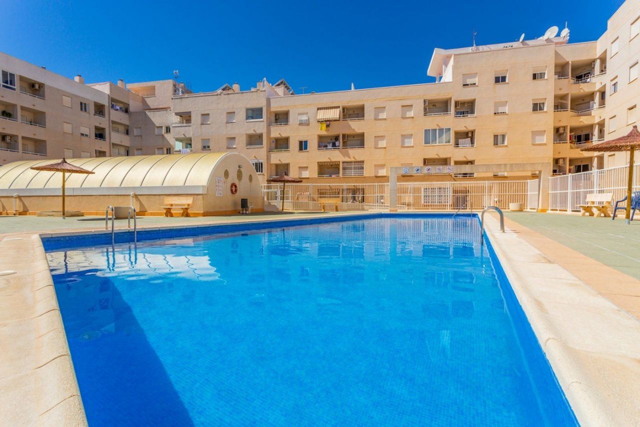 Flat in Torrevieja, Spain, 54 sq.m - picture 1