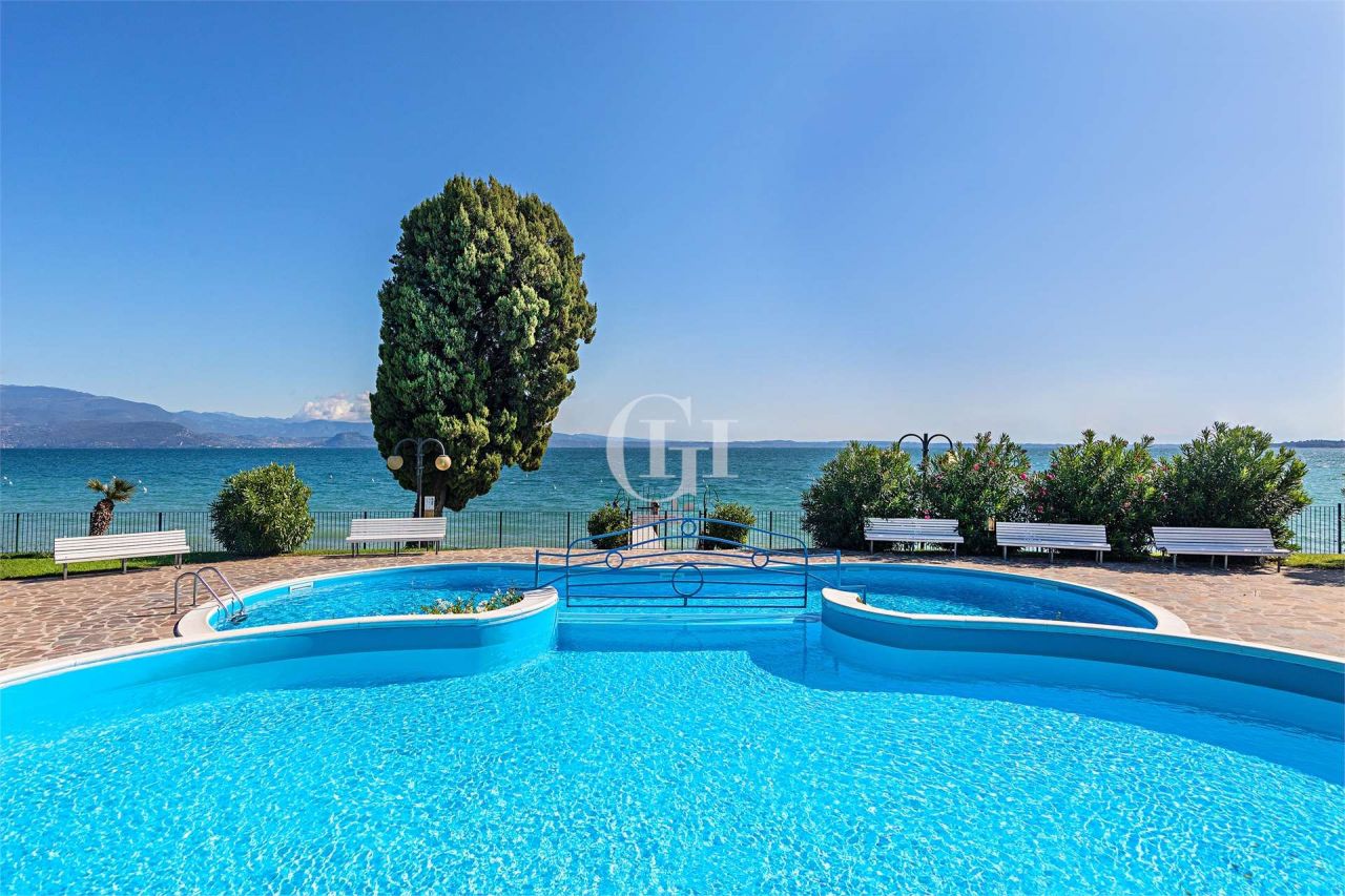 Apartment on Lake Garda, Italy, 90 sq.m - picture 1