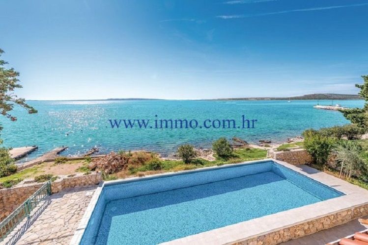 Villa sur l'île de Pag, Croatie, 500 m2 - image 1