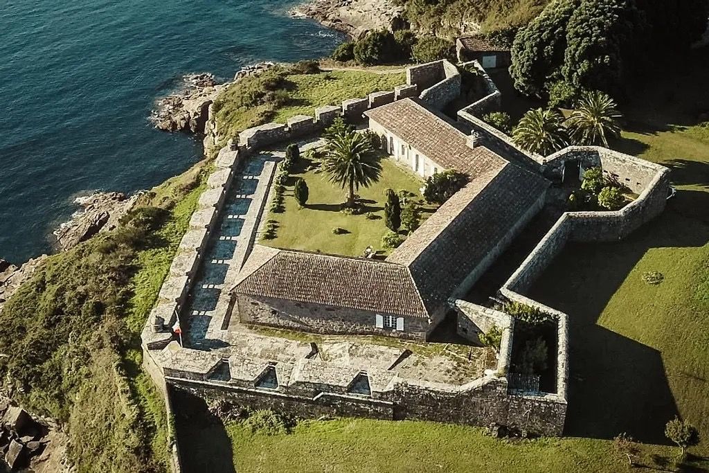 Castle in La Coruña, Spain, 2 700 sq.m - picture 1