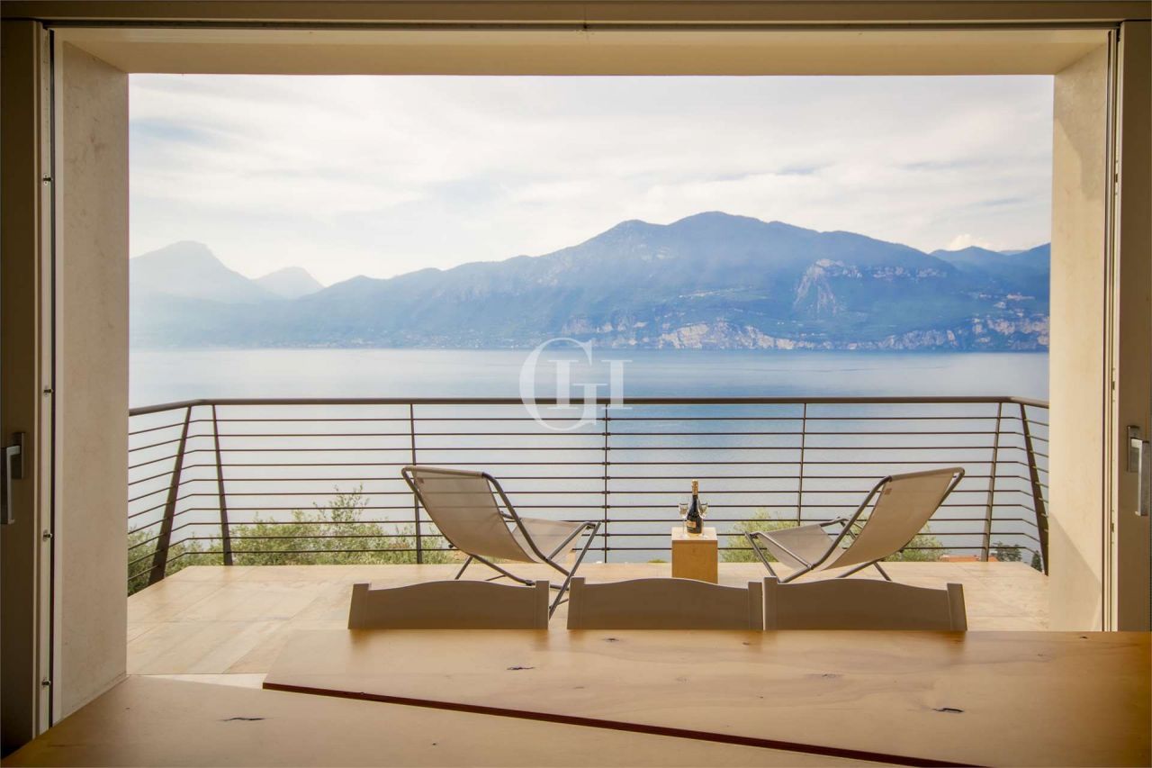 Villa on Lake Garda, Italy, 135 sq.m - picture 1