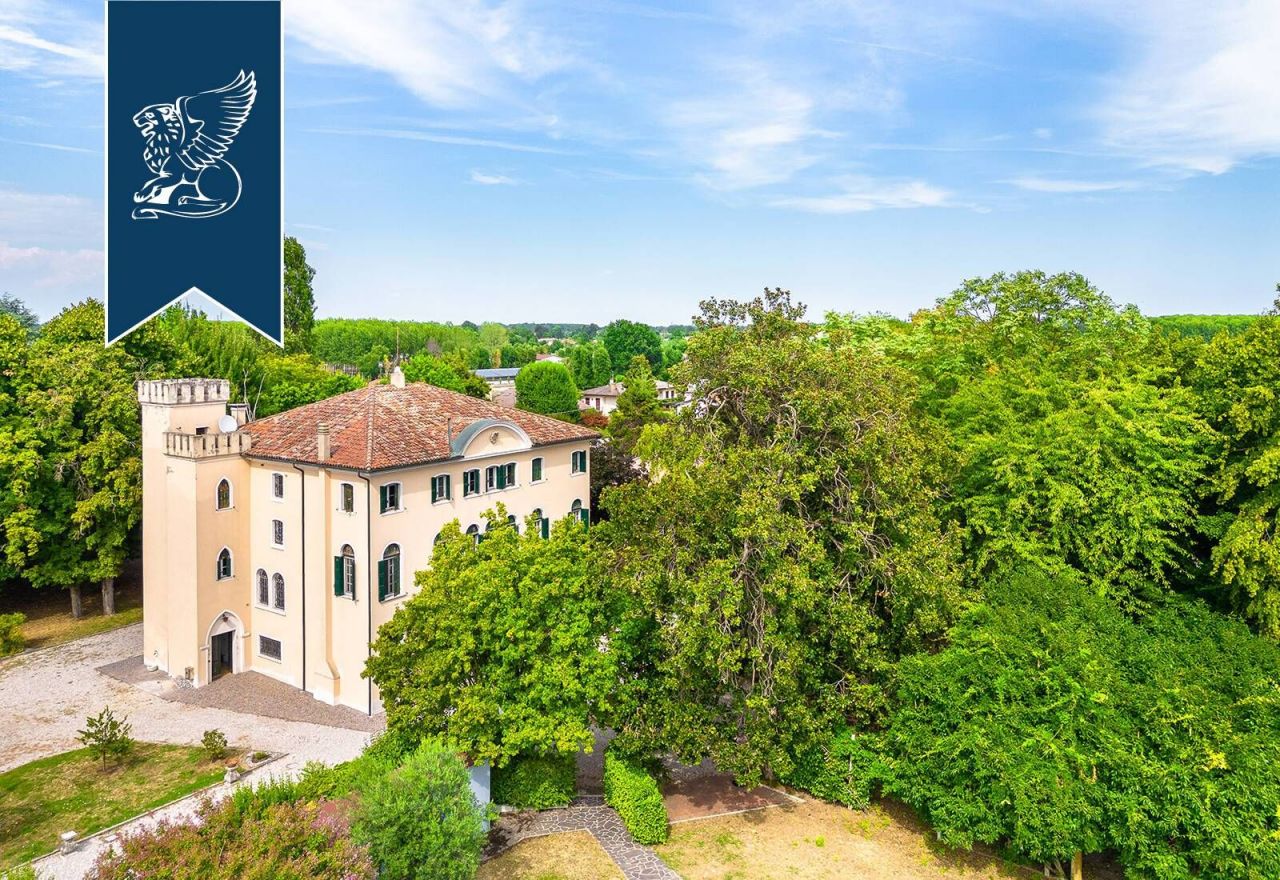 Villa à Padoue, Italie, 1 350 m2 - image 1