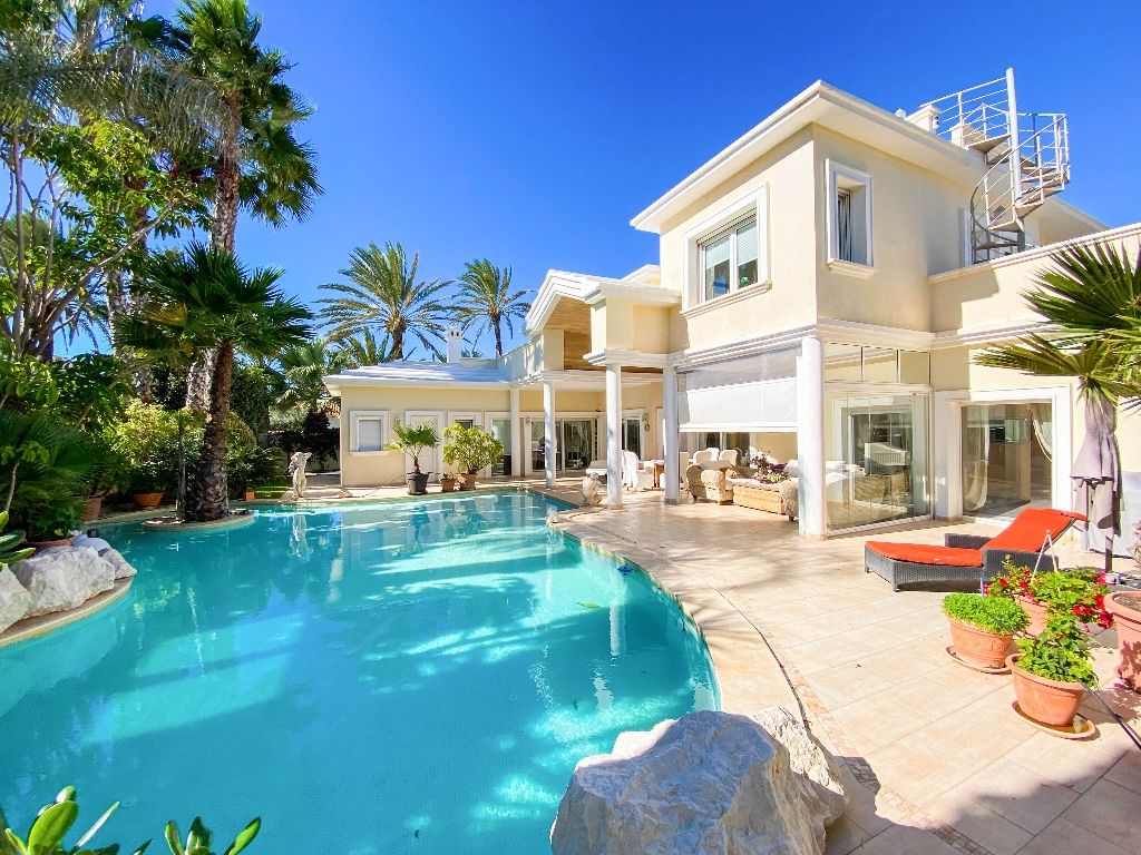 Villa in Cabo Roig, Spain, 330 sq.m - picture 1