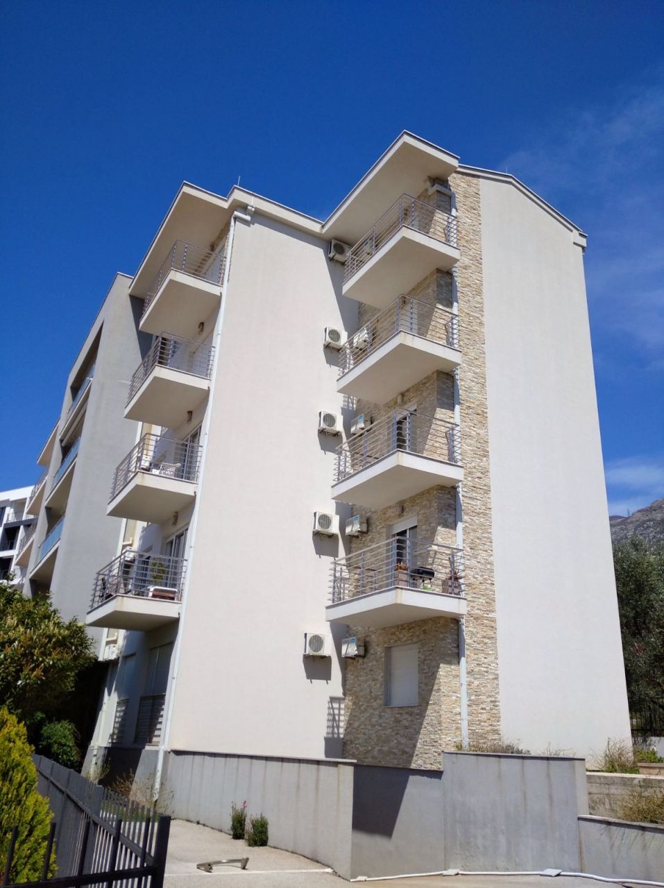 Apartment in Budva, Montenegro, 98 sq.m - picture 1