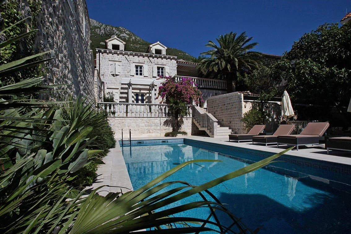 Villa in Perast, Montenegro, 300 sq.m - picture 1