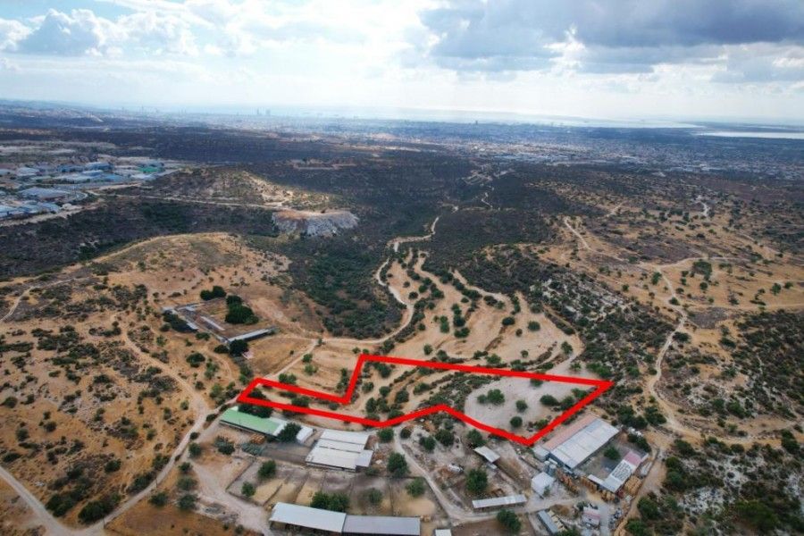 Land in Limassol, Cyprus, 8 027 sq.m - picture 1