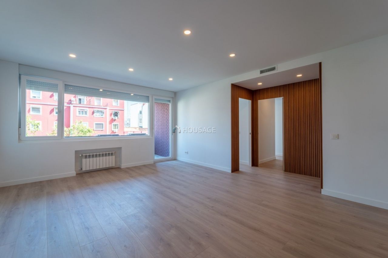 Flat in Madrid, Spain, 121 sq.m - picture 1