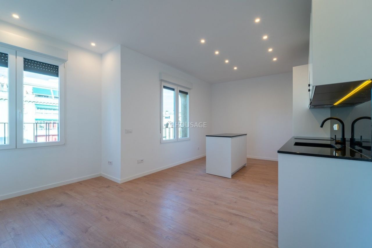 Flat in Madrid, Spain, 100 sq.m - picture 1