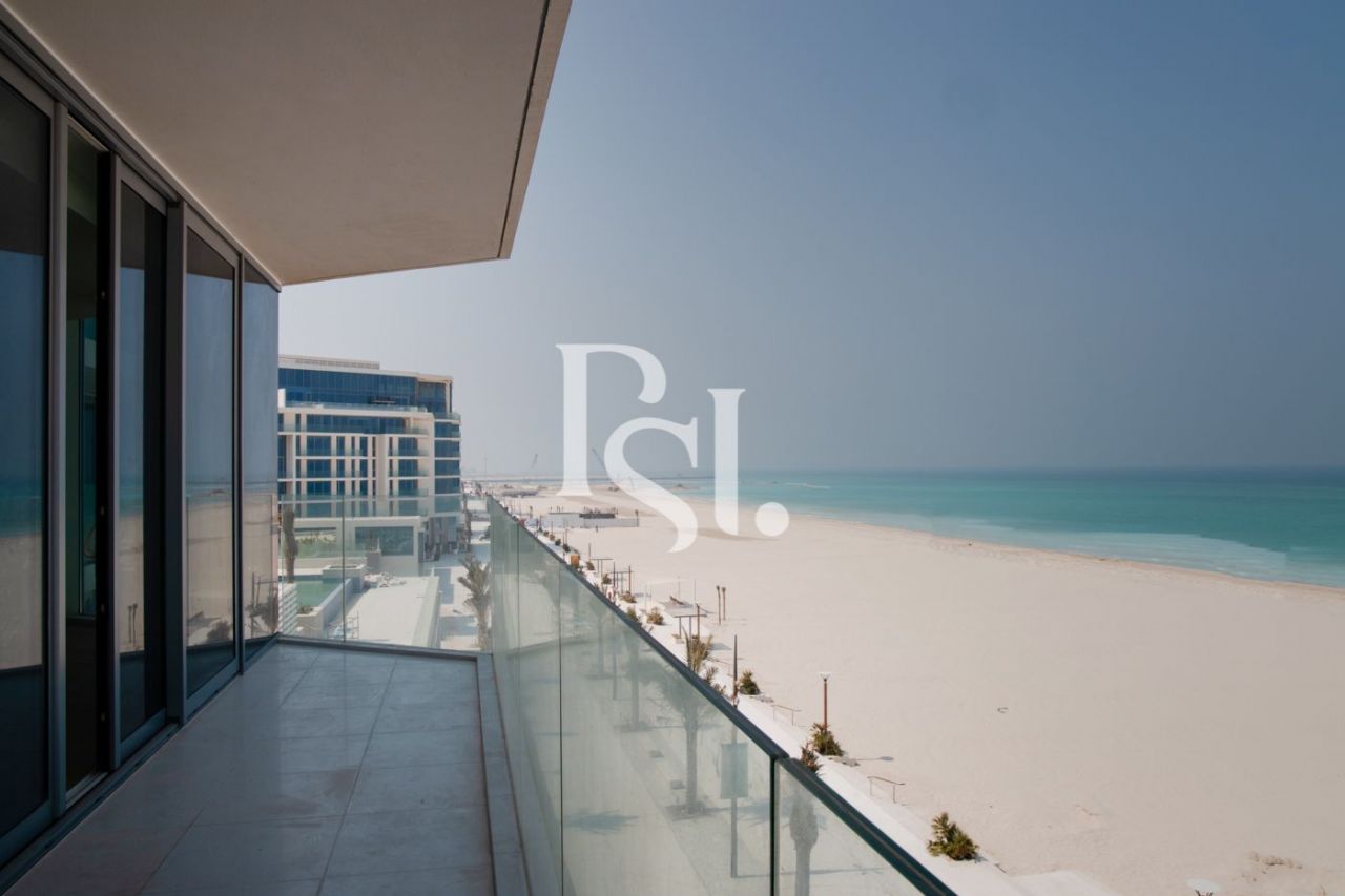 Penthouse in Abu Dhabi, UAE, 1 584 sq.m - picture 1