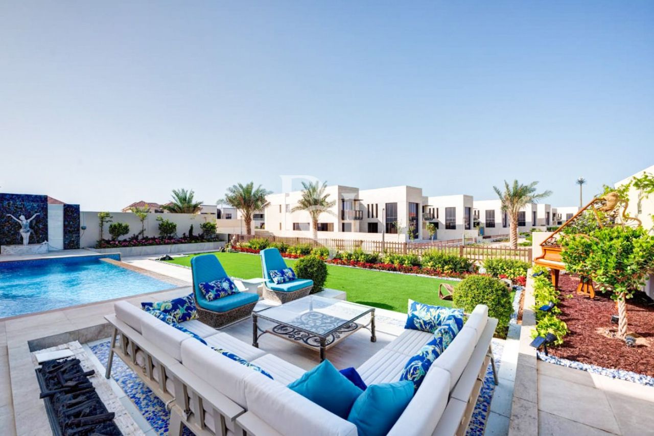 Villa in Abu Dhabi, VAE, 751 m2 - Foto 1