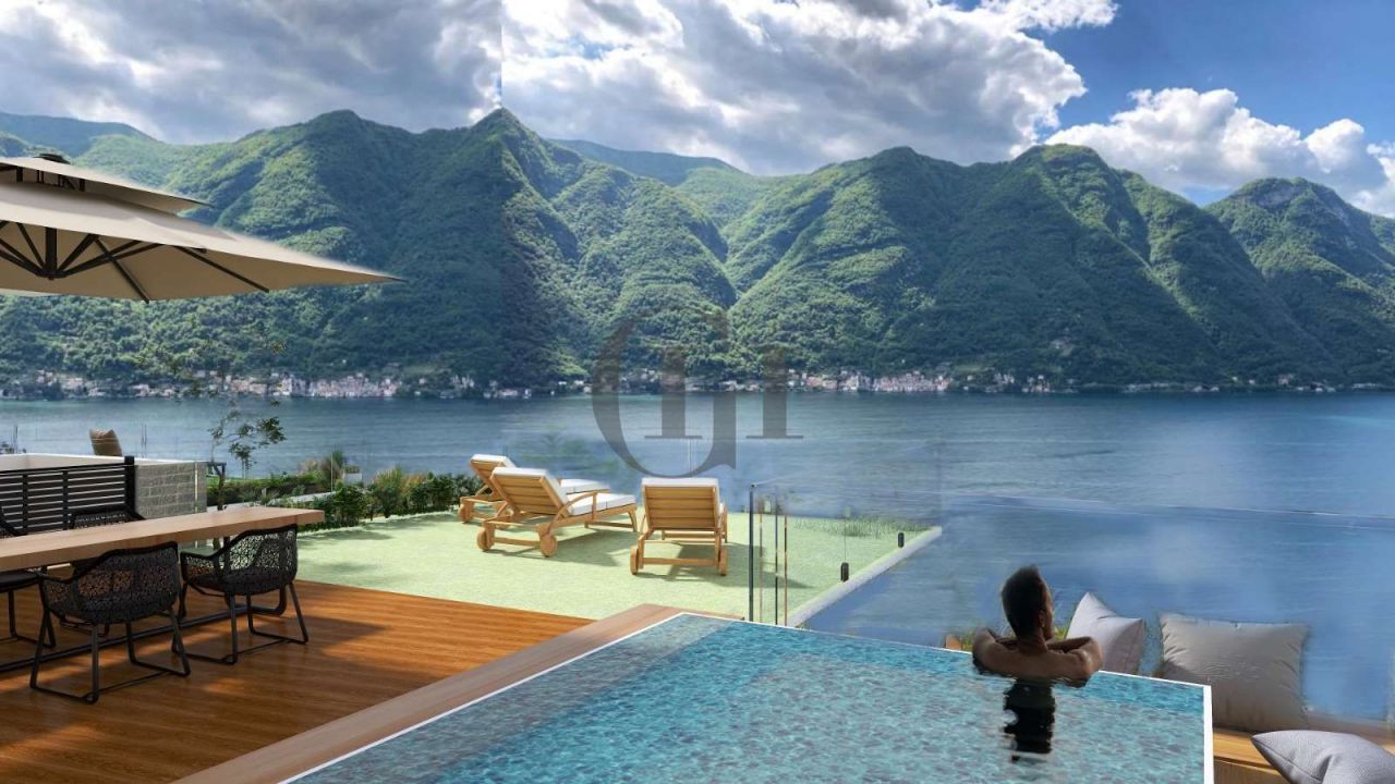Penthouse on Lake Como, Italy, 195 sq.m - picture 1