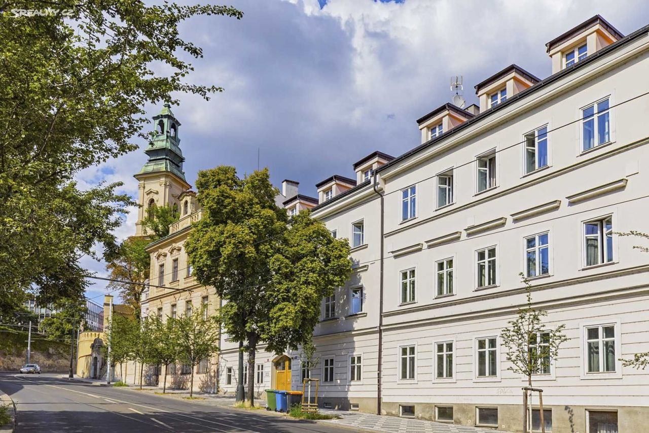 Commercial apartment building in Prague, Czech Republic, 1 831 sq.m - picture 1