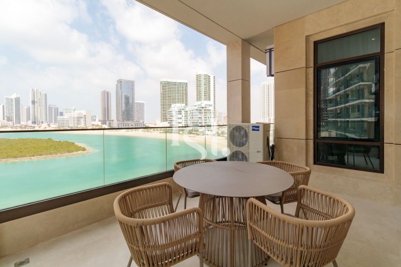 Apartment in Abu Dhabi, UAE, 377 sq.m - picture 1