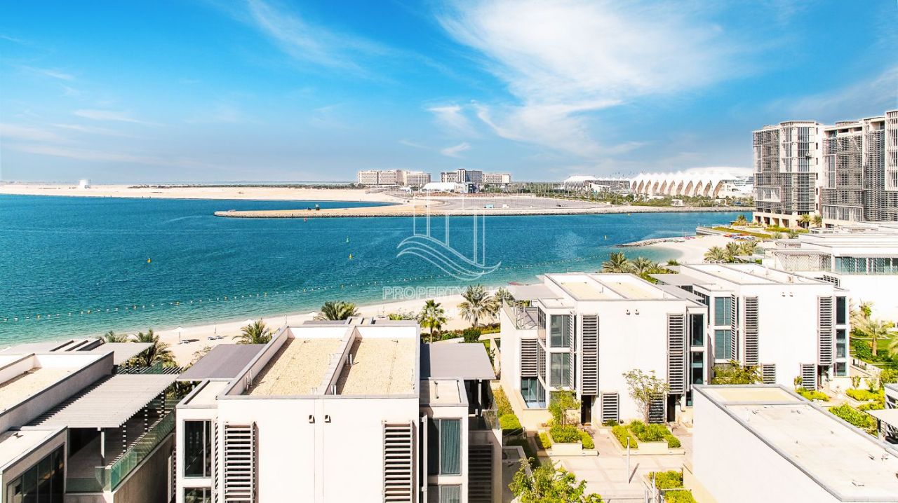 Villa in Abu Dhabi, UAE, 623 sq.m - picture 1