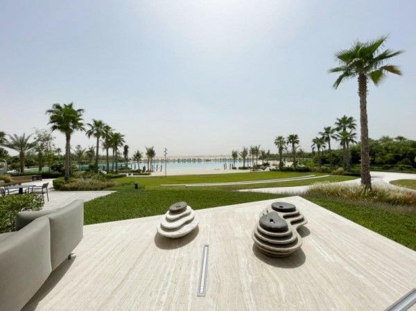 Villa in Dubai, UAE, 373 sq.m - picture 1