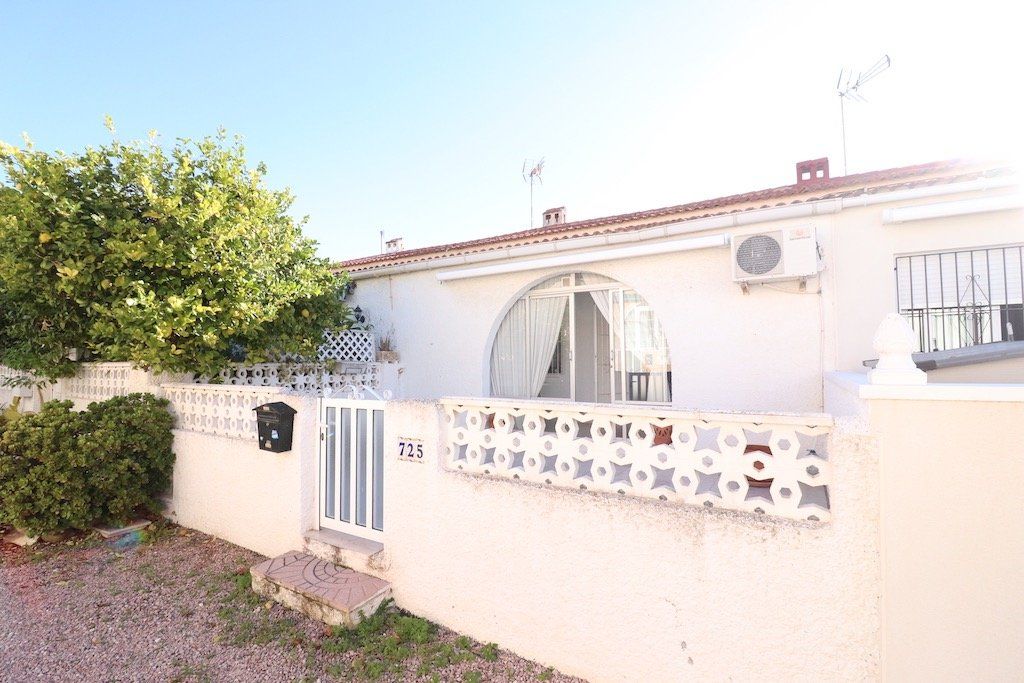 Bungalow in Torrevieja, Spain, 60 sq.m - picture 1