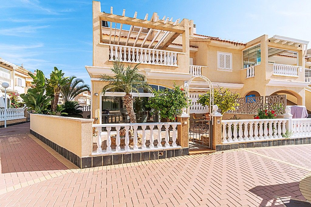 Casa adosada en Playa Flamenca, España, 119 m2 - imagen 1