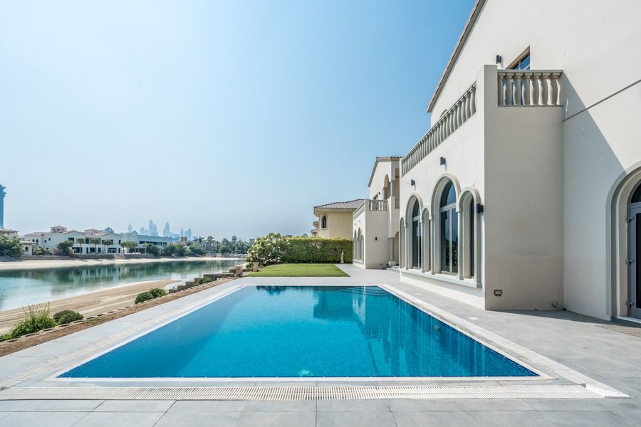 Villa in Dubai, UAE, 650.32 sq.m - picture 1