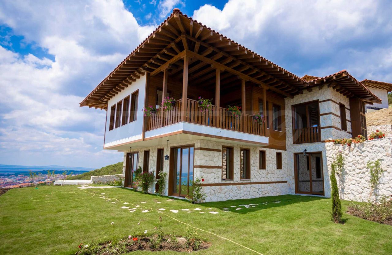 House in Sveti Vlas, Bulgaria, 301.2 sq.m - picture 1