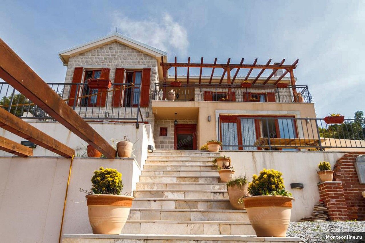 Villa in Budva, Montenegro, 210 sq.m - picture 1